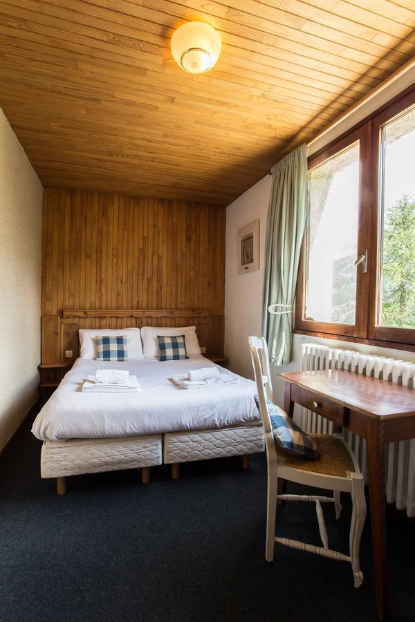 Chalet Les Melezes Bed & Breakfast ทีนเญอ ภายนอก รูปภาพ