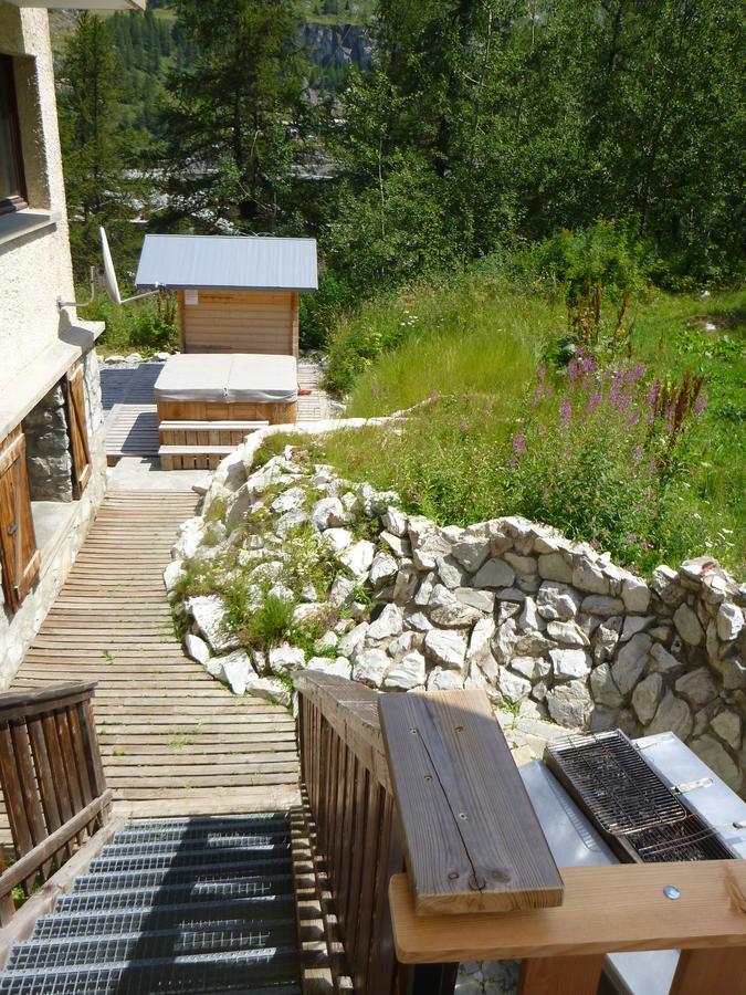 Chalet Les Melezes Bed & Breakfast ทีนเญอ ภายนอก รูปภาพ