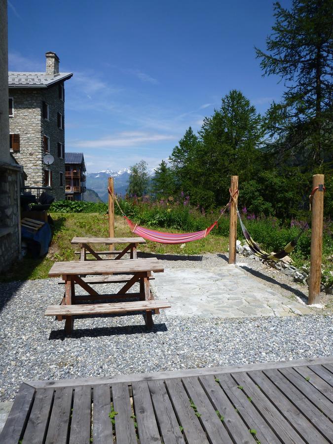Chalet Les Melezes Bed & Breakfast ทีนเญอ ภายนอก รูปภาพ