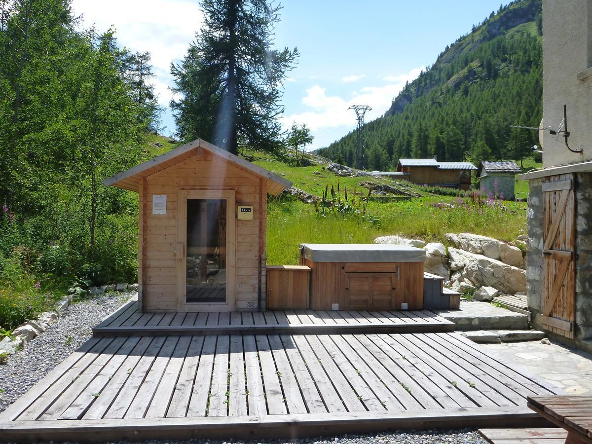 Chalet Les Melezes Bed & Breakfast ทีนเญอ ภายนอก รูปภาพ